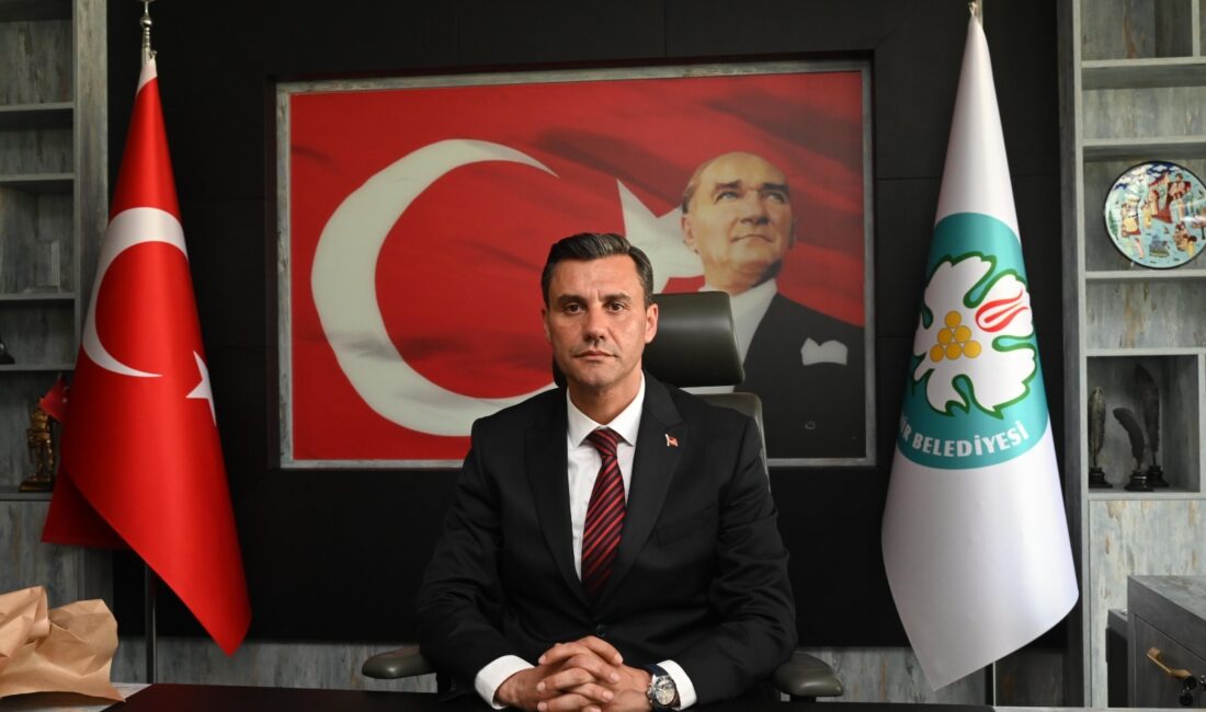 Manisa Büyükşehir Belediye Başkanı Mimar Ferdi Zeyrek, Cumhuriyetimizin kurucusu Mustafa