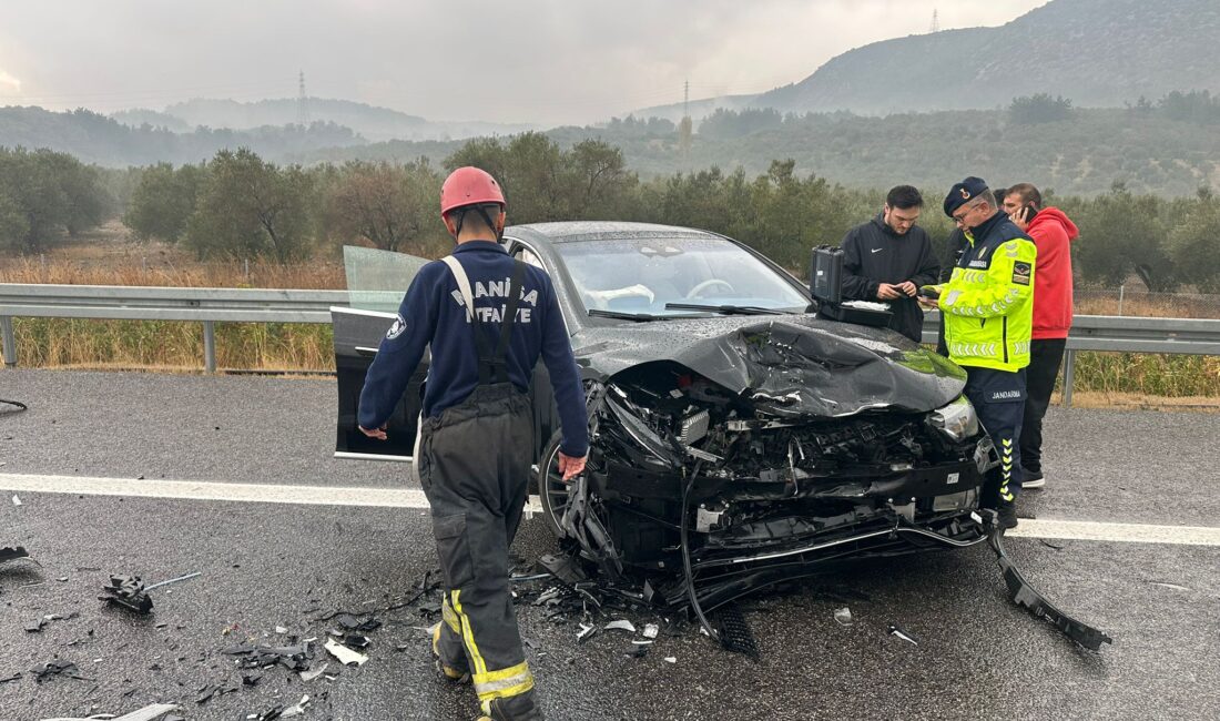 Manisa’da etkili olan yağışlı ve sisli hava, birçok kazaya neden