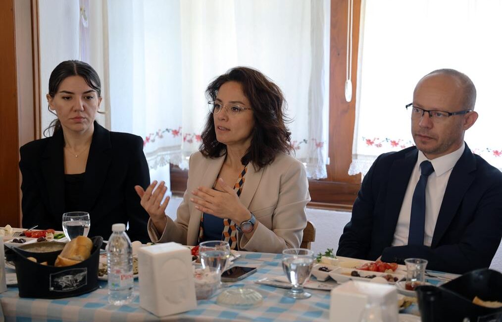 Menteşe Belediye Başkanı Şehir Plancısı Gonca Köksal, Menteşe Kültür evinde