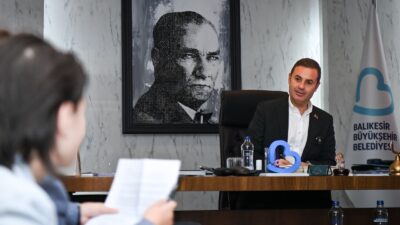 Çocukların mektubu Başkana emanet Balıkesir Kent Konseyi Çocuk Meclisi üyeleri