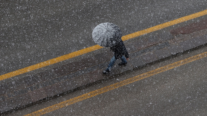 Meteoroloji Genel Müdürlüğü, hava sıcaklıklarının cumartesi batı kesimlerden başlayarak yurt