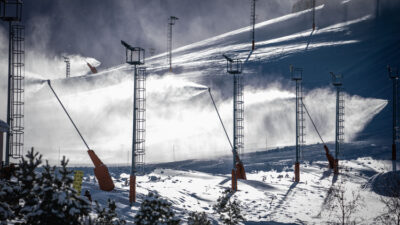 Kar kalınlığının 82 santimetreye ulaştığı, Türkiye’nin önemli kayak merkezlerinden Erzurum’daki