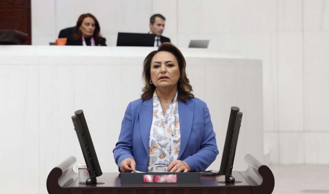 “Kadın cinayetleri son bulsun, son bulsun, son bulsun!”“İstanbul Sözleşmesi kaldırıldıktan