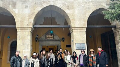 ‘Gençlik Bursa’da yollarda’ projesiyle Bursa’da yaşayan gençlere ücretsiz turlarla kenti