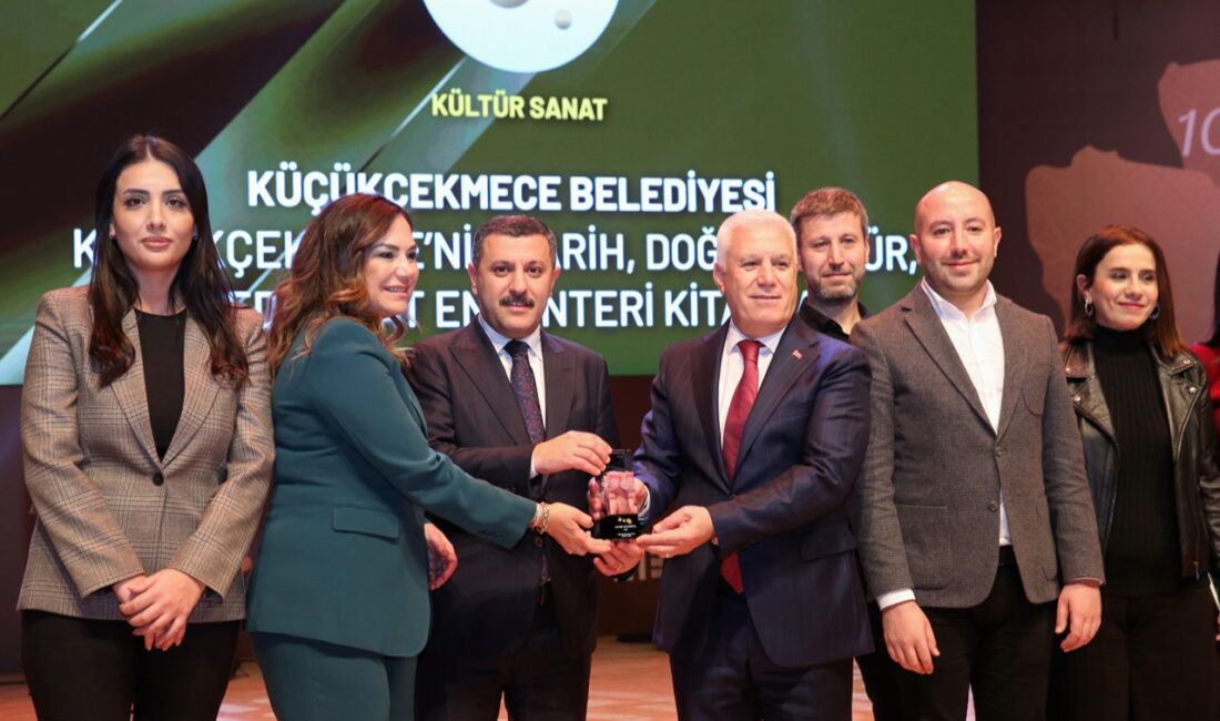 KÜLTÜR VE SANATTAN, SOSYAL HİZMETLERE! KÜÇÜKÇEKMECE, ALTIN KARINCA’DA ÇİFTE BAŞARIYA