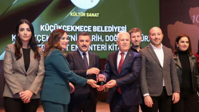 KÜLTÜR VE SANATTAN, SOSYAL HİZMETLERE! KÜÇÜKÇEKMECE, ALTIN KARINCA’DA ÇİFTE BAŞARIYA