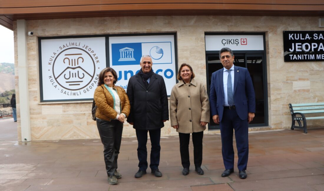 Manisa Büyükşehir Belediyesi Genel Sekreter Burak Deste, Kula ilçesinde yatırım