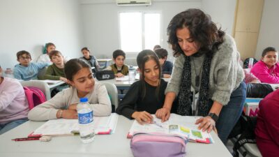 Gaziemir Belediyesi’nin eğitimde fırsat eşitliği sağlamak için ücretsiz hizmet verdiği