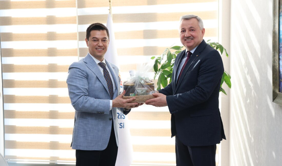 BÜYÜKELÇİ CROİTOR’DAN BAŞKAN ÜNLÜ’YE ZİYARET Moldova Cumhuriyeti Ankara Büyükelçisi Dmitri Croitor, Marmaris Belediye Başkanı AcarÜnlü’yü