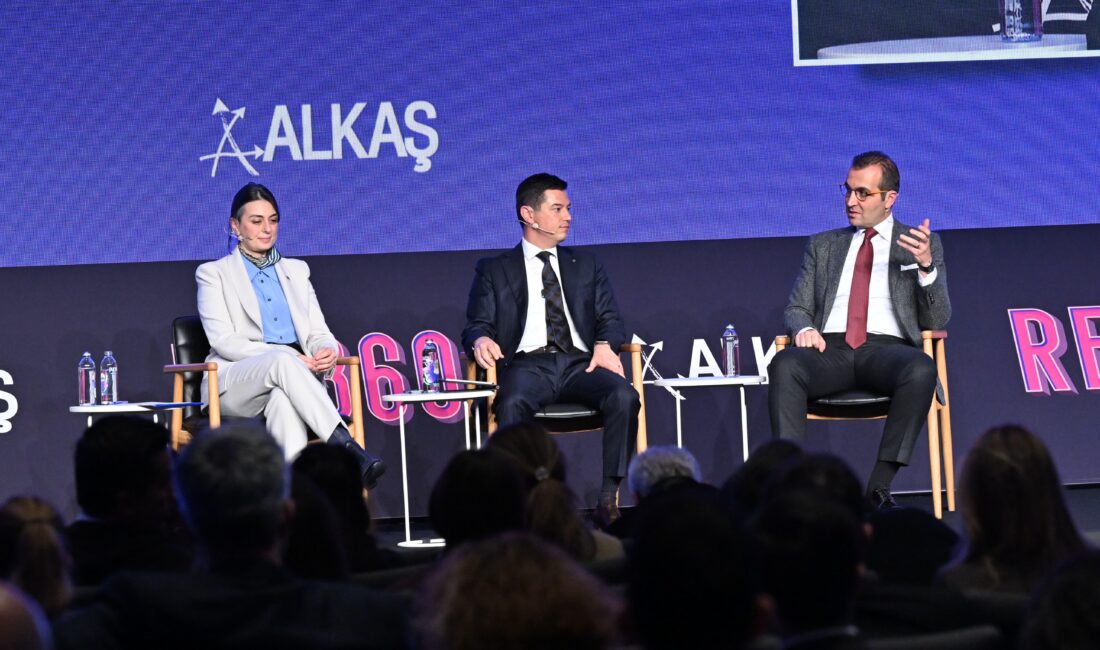 ‘RE360 Gayrimenkulün Büyük Buluşması’na konuşmacı olarak katılan Marmaris BelediyeBaşkanı Acar