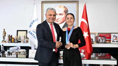 Başkan Uysal’dan şampiyona tebrik Antalya Muratpaşa Belediye Başkanı Ümit Uysal, belediyeye ait kentin tek