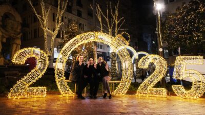 ŞİŞLİ IŞIL IŞIL OLDU YENİ YILDA BİRLİKTEYİZ İSTANBUL’UN KALBİ ŞİŞLİ’DEYİZ İstanbul’da yılbaşı kutlamalarının kalbi