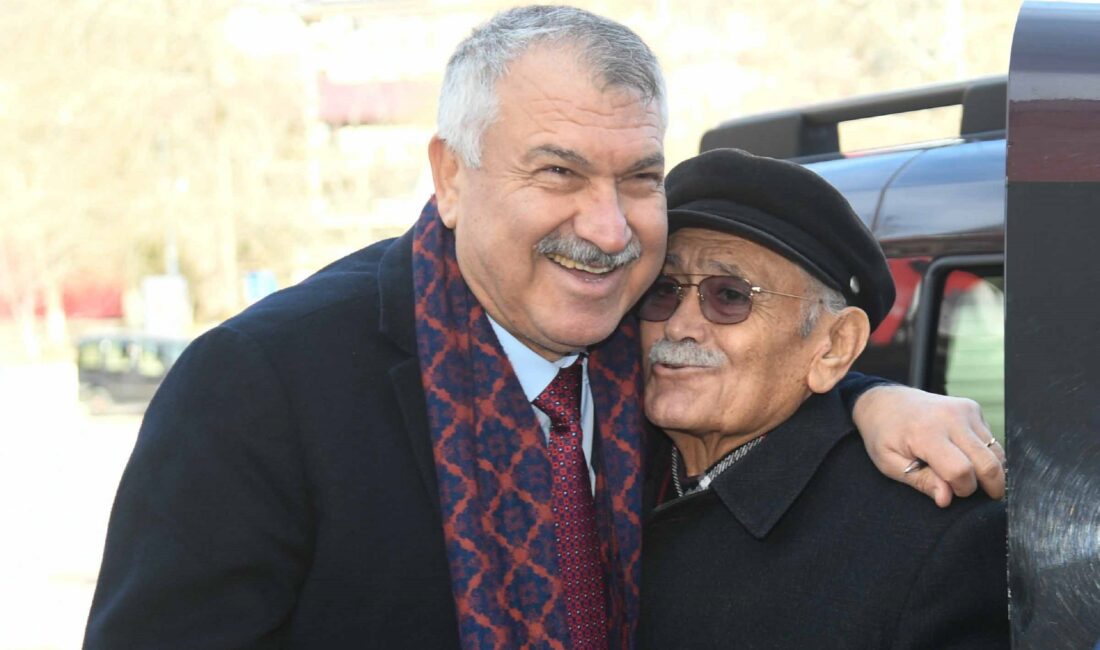 Adana Büyükşehir Belediye Başkanı Zeydan Karalar, yerel seçim zamanında emeklilere
