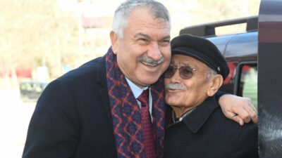 Adana Büyükşehir Belediye Başkanı Zeydan Karalar, yerel seçim zamanında emeklilere