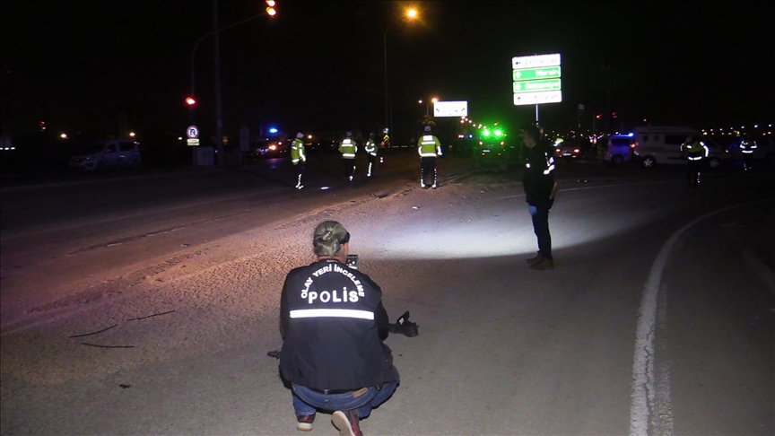 Adana’nın merkez Sarıçam ilçesinde, uygulama noktasında otomobilin çarptığı polis memuru