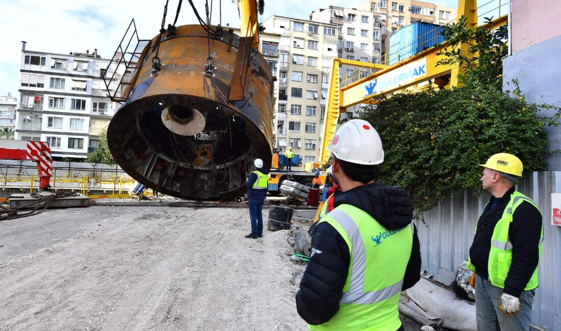 İzmir Büyükşehir Belediyesi’nin yapımını sürdürdüğü Buca Metrosu’nun tünel kazıları devam