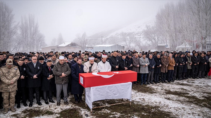 Isparta’daki helikopter kazasında şehit olan Astsubay Çavuş Nergiz, Teğmen Kalyoncu,