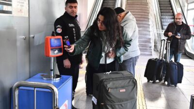 Kart taşıma, bakiye yükleme derdi yok, akıllı telefon var İzmir