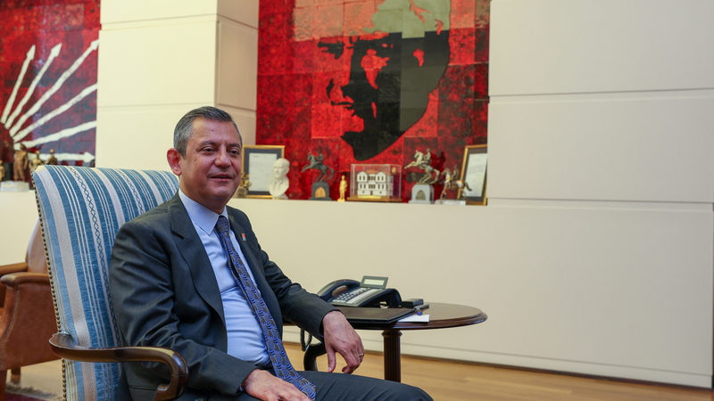 Cumhuriyet Halk Partisi Genel Başkanı Özgür Özel, Cumhurbaşkanı ve AK