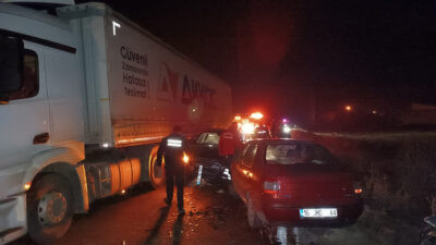 Çorum’un Sungurlu ilçesinde 4 aracın karıştığı zincirleme trafik kazasında, Tokat