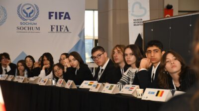 “Dünyayı çocukların ve gençlerin kardeşliği birleştirecek” Gençlerin toplumsal ve küresel