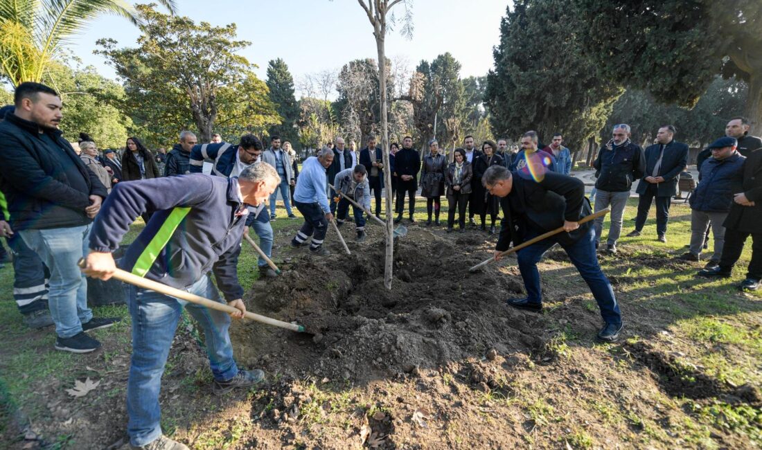 Kültürpark’ın yeşil dokusu zenginleşiyor İzmir Büyükşehir Belediye Başkanı Dr. Cemil