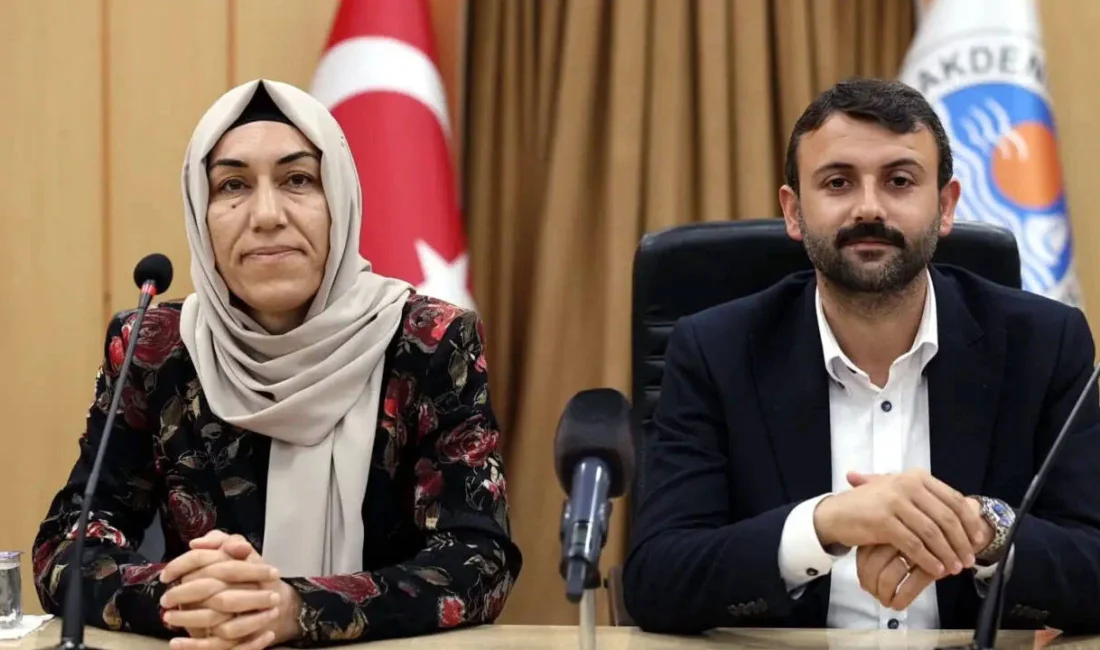 Akdeniz Belediyesi’nin DEM Partili eş başkanları Hoşyar Sarıyıldız ve Nuriye