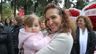 “Karşıyaka95” ile aileler bilinçleniyor, çocuklar sağlıkla büyüyor Karşıyaka Belediyesi, İzmir’de ilk olan Karşıyaka95 Projesi ile yeni bebek