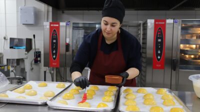 YENİ İMALATHANEDE TÜM LEZZETLER KADINLARIN EL EMEĞİYLE HAZIRLANIYOR Bandırma Belediyesi, Kent Lokantalarıyla vatandaşlara uygun fiyatlı ve sağlıklı yemek