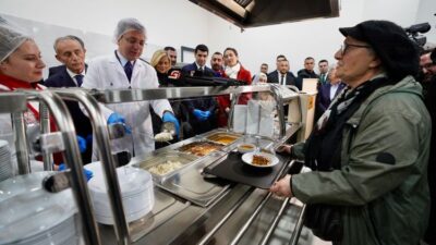 İBB’NİN 16’INCI KENT LOKANTASI ESENYURT’TA AÇILDI İBB’nin 16’ncı Kent Lokantası’nın kayyum tarafından yönetilen Esenyurt Belediyesi’ne cephe