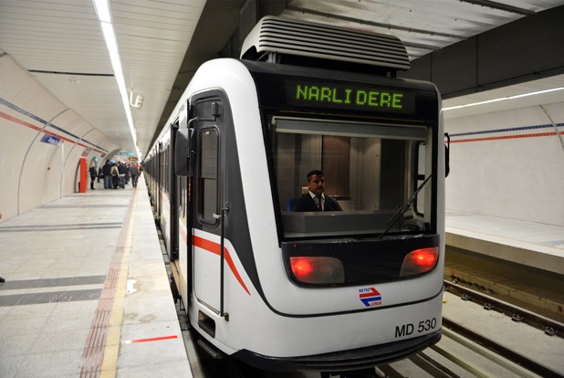 İzmir Büyükşehir Belediyesi, yolcu yoğunluğunu dikkat alarak İzmir Metrosu’nun sefer