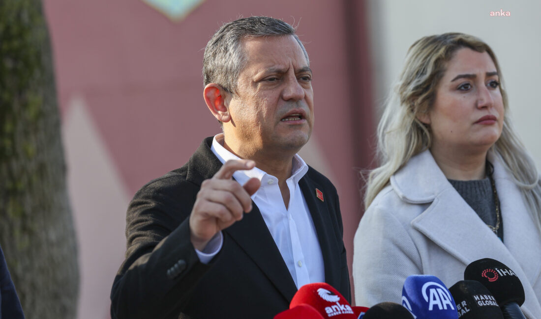 CHP Genel Başkanı Özgür Özel, Beşiktaş Belediye Başkanı Rıza Akpolat’ın