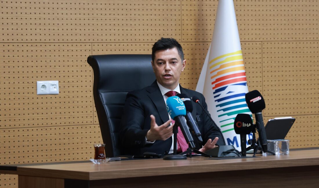 Marmaris Belediye Başkanı Acar Ünlü bir basın toplantısı düzenleyerek geride
