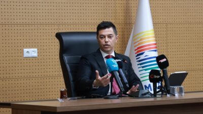 Marmaris Belediye Başkanı Acar Ünlü bir basın toplantısı düzenleyerek geride