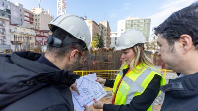 Konak Belediyesi’nin yeni hizmet binası inşaatı hızla yükseliyor. Kentin en