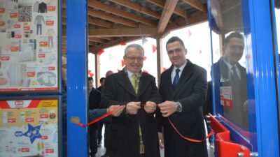 Kapalı Çarşı hizmete girdi Çaycuma Belediyesinin pazar alışverişi yapan vatandaşların