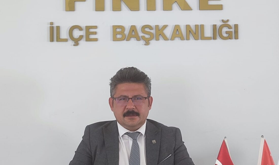 Cumhuriyet Halk Partisi Finike İlçe Başkanı Uygar Çarban, 10 Ocak