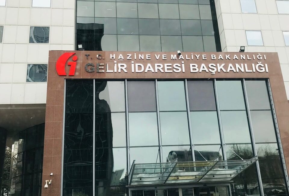 Geçtiğimiz günlerde birçok kişi reklam panolarında “Ölünce beni kim yıkayacak?”