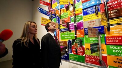  TBB ve İBB Başkanı Ekrem İmamoğlu, sanatçı Ahmet Güneştekin’in, Türk