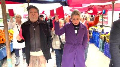 CHP Eskişehir İl Kadın Kolları tarafından, Çarşamba Pazarı’nda “İktidara Kırmızı