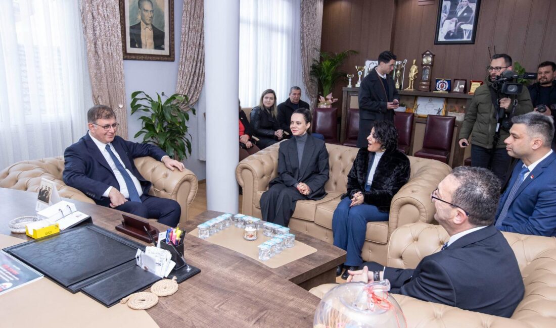 İzmir Büyükşehir Belediye Başkanı Dr. Cemil Tugay, çeşitli açılış ve