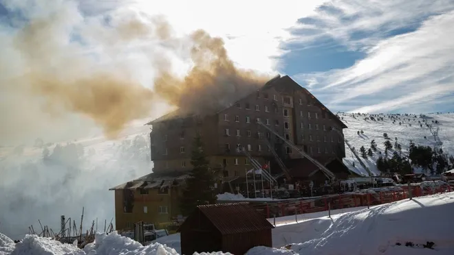 Kartalkaya’daki otel yangınıyla ilgili getirilen yayın yasağının kaldırıldığı açıklandı. Radyo