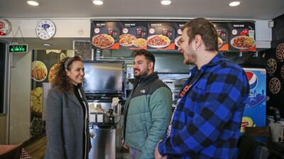 Burs aldığı projenin bağışçısı oldu Karşıyaka Belediyesi’nin 10 yıldır eğitimde