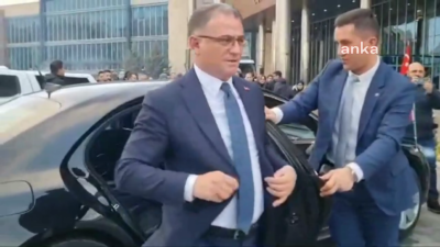  İçişleri Bakanlığı tarafından görevden uzaklaştırılan Van Büyükşehir Belediye Başkanı Abdullah Zeydan’ın