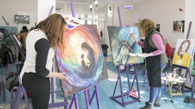 SANATÇILAR, KADININ TOPLUMSAL HAYATTAKİ YERİNİ SANATLA İFADE ETTİ BÜYÜKŞEHİR’İN KONUK