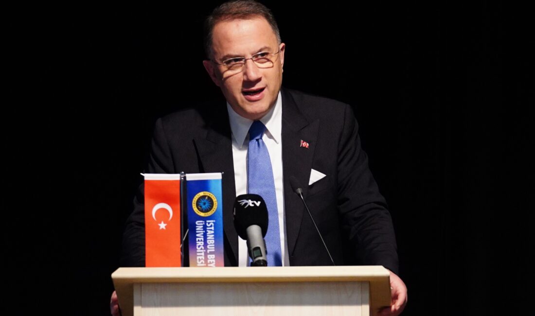 Beylikdüzü Belediye Başkanı Mehmet Murat Çalık, İstanbul Beykent Üniversitesi’ningerçekleştirdiği 2025