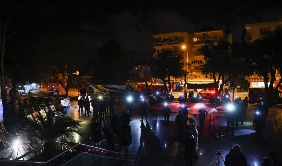 Büyük acının ikinci yılında Buca’da anma töreni Buca Belediyesi, Kahramanmaraş merkezli 6 Şubat depreminin gerçekleştiği saat olan