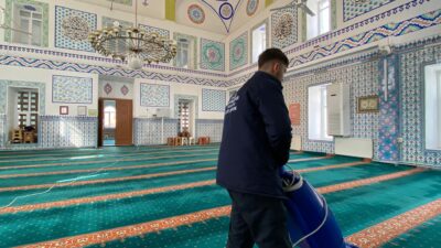 Denizli Büyükşehir’den ramazan öncesi camilere temizlik desteği Denizli Büyükşehir Belediyesi, Ramazan-ı Şerif öncesinde kent genelinde camilerde kapsamlı