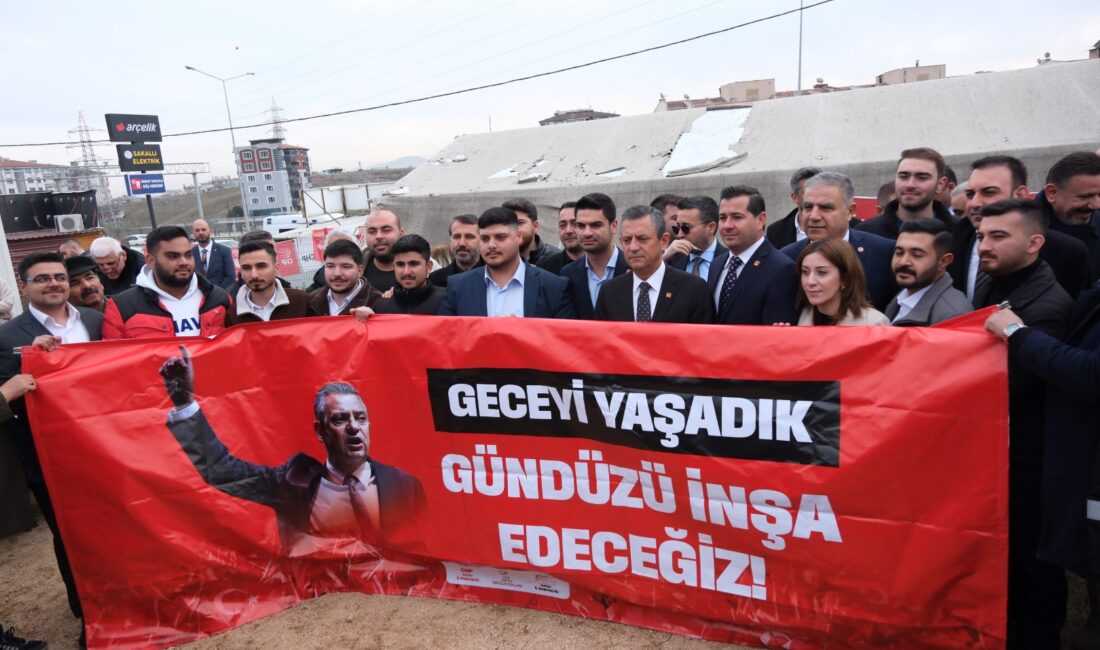 Başkan Mandalinci, Depremzede Vatandaşlarla Buluştu Bodrum Belediye Başkanı Tamer Mandalinci,