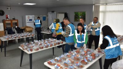 Balıkesir Büyükşehir’den öğrencilere beslenme desteği devam ediyor Balıkesir Büyükşehir Belediyesi’nin dar gelirli ailelerin çocuklarına yönelik sağladığı beslenme